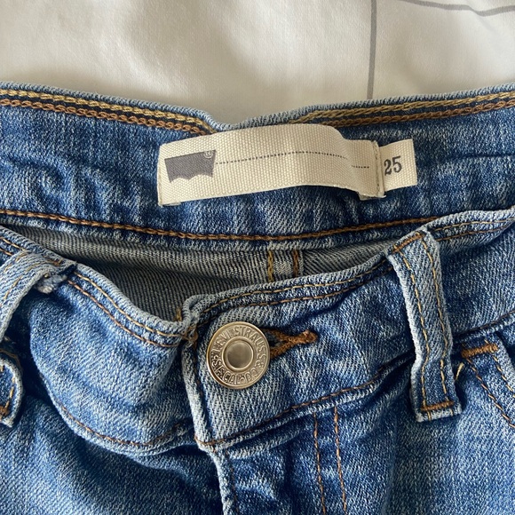 Levi’s denim shorts - Picture 2 of 3